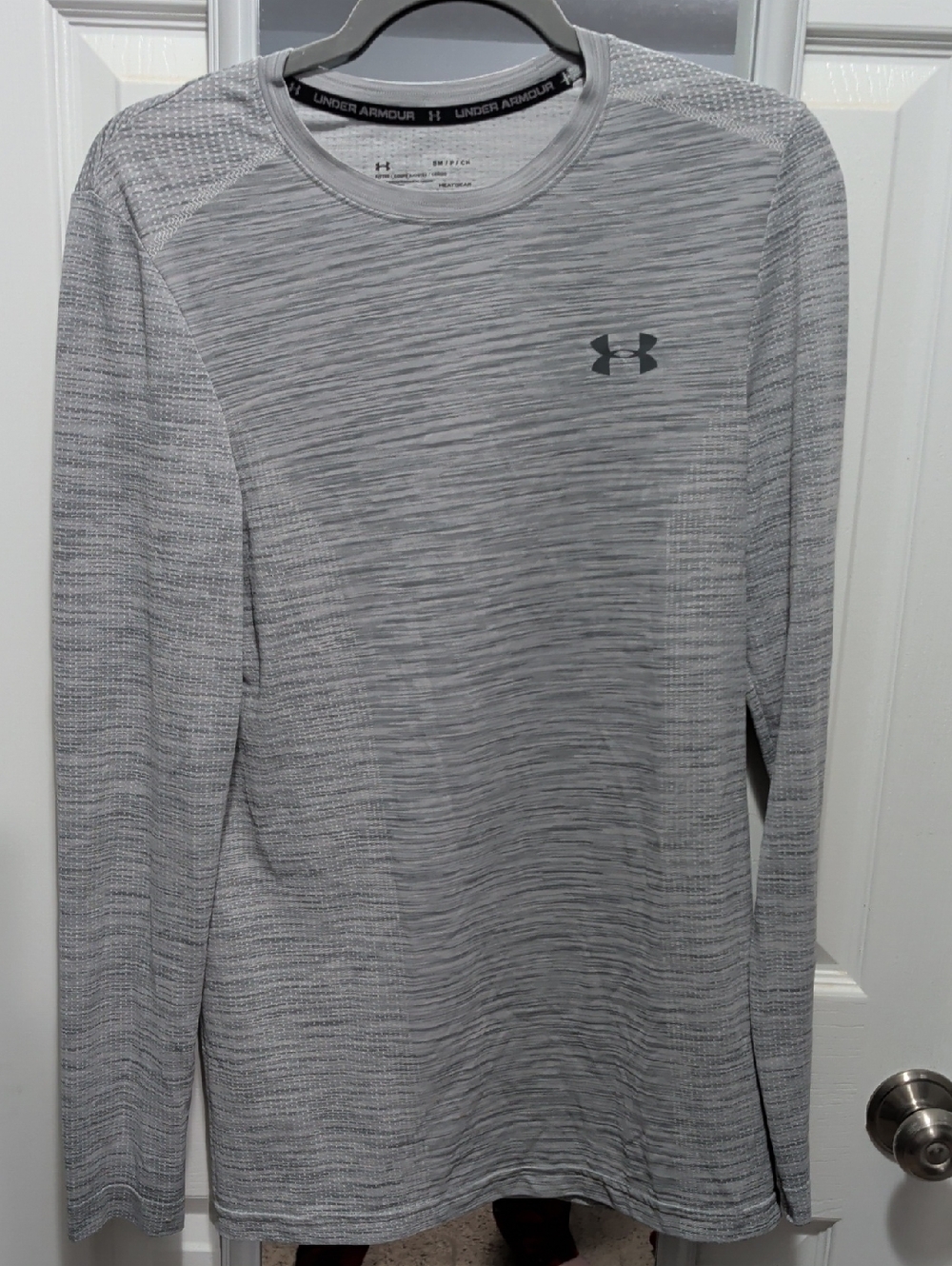 Under Armour Women's Long Sleeve Heathered Gray Athletic Tee